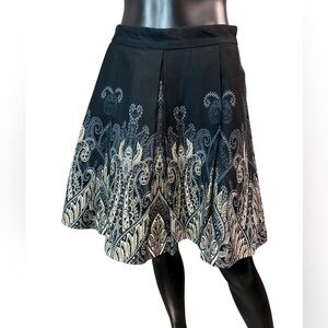 Banana Republic Black and Cream A-Line Skirt